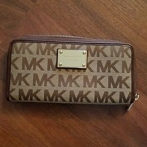 Michael kors wallet